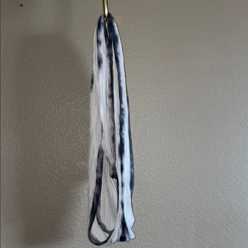 Old Navy Black and White Scarf